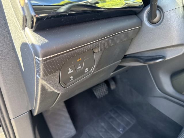 Used 2025 Volkswagen Atlas SE image 39