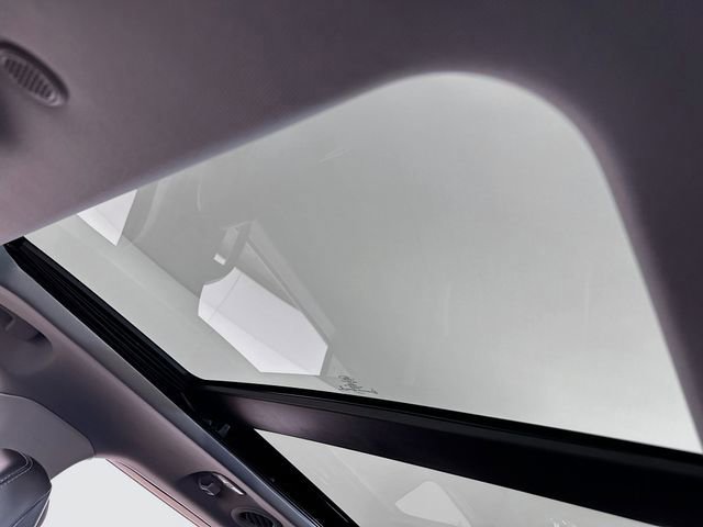 Certified 2021 Ford Explorer XLT w/ Equipment Group 202A image 11