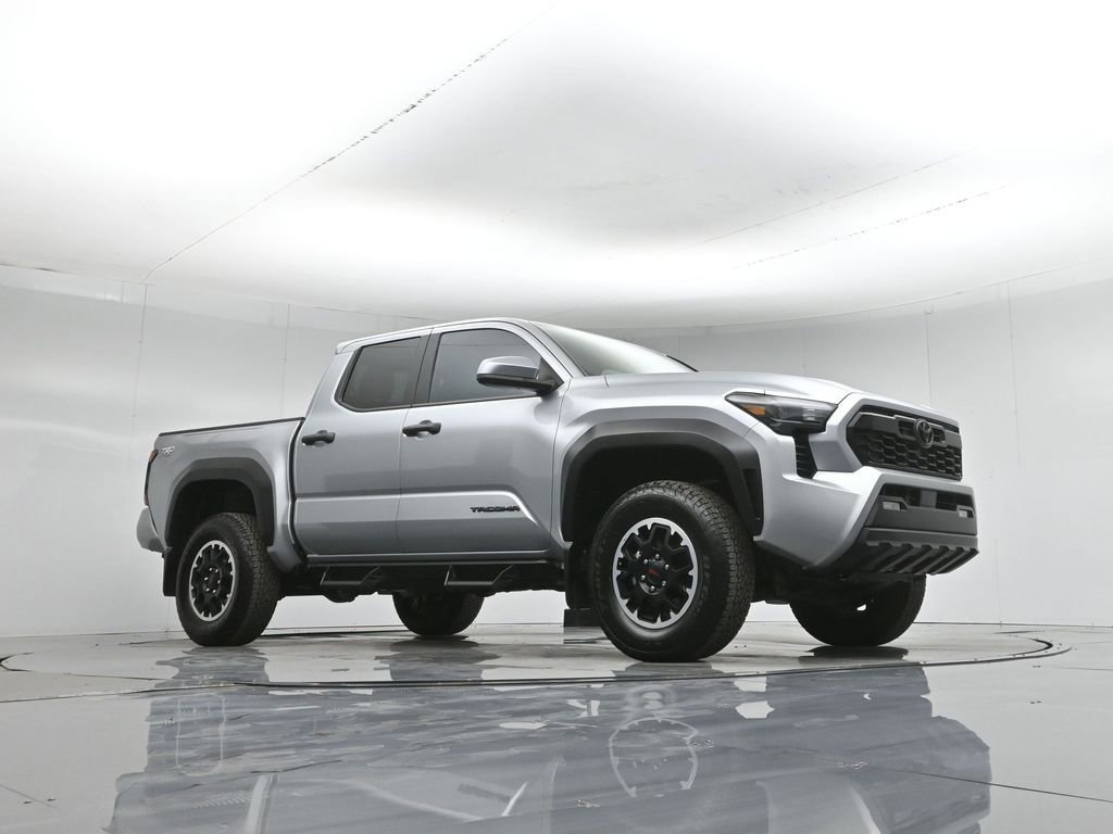 Used 2025 Toyota Tacoma TRD Off-Road image 2