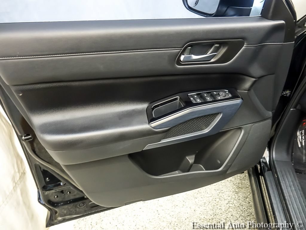 Used 2025 Nissan Pathfinder SL AWD/4WD image 21