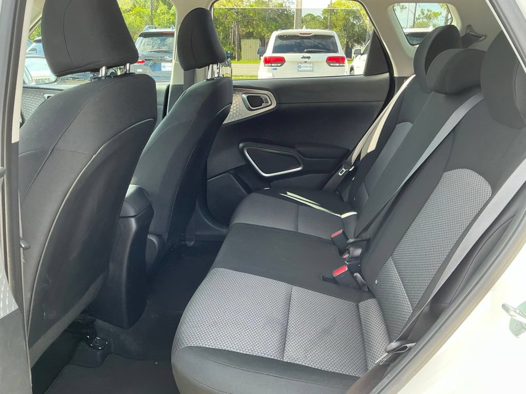 Used 2025 Kia Soul LX w/ LX Technology Package FWD image 28