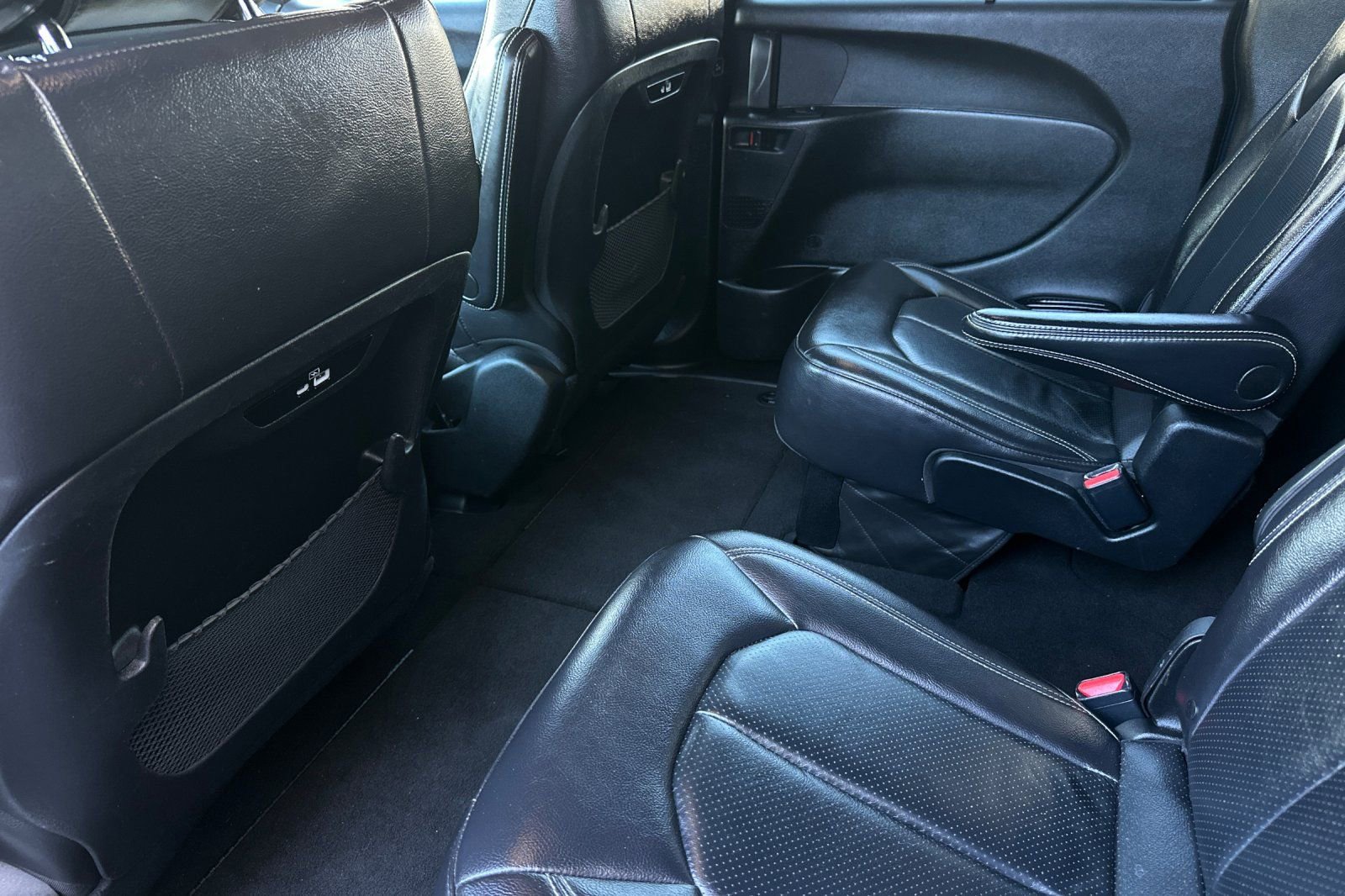 Used 2022 Chrysler Pacifica Touring-L w/ S Appearance Package image 11