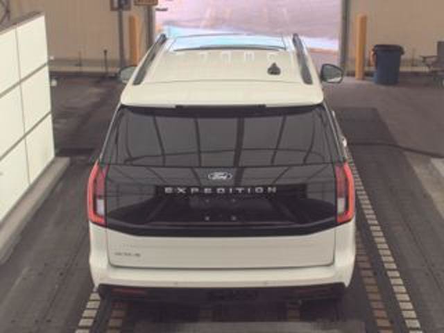 Certified 2025 Ford Expedition Active AWD/4WD image 5
