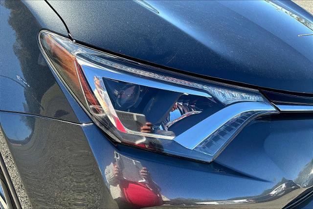 Used 2018 Toyota RAV4 XLE image 35