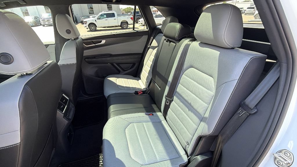 Used 2024 Volkswagen Atlas Cross Sport SEL R-Line AWD/4WD image 25