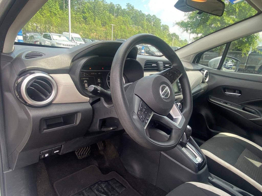 Used 2020 Nissan Versa SV FWD image 9