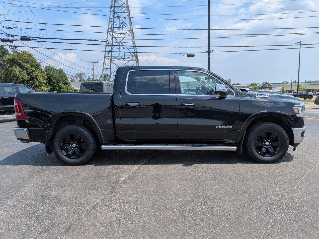 Used 2022 RAM 1500 Laramie AWD/4WD image 3