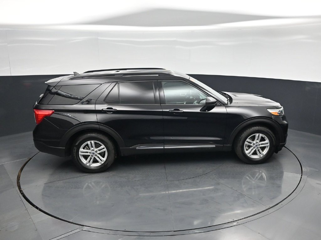 Certified 2024 Ford Explorer XLT RWD image 40