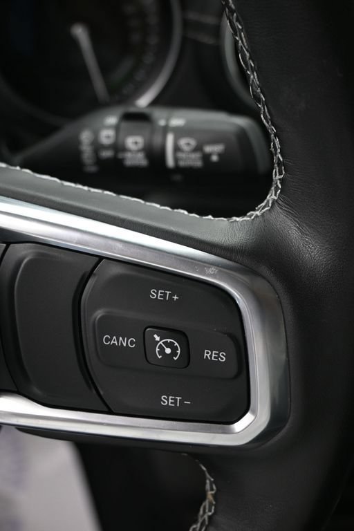 Used 2022 Jeep Wrangler Unlimited Sahara w/ Cold Weather Group AWD/4WD image 17