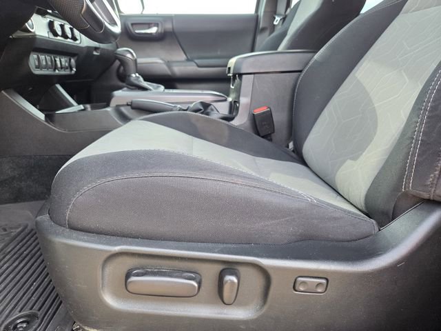 Used 2022 Toyota Tacoma TRD Sport w/ Technology Package image 14