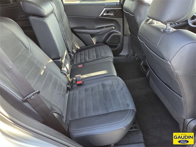 Used 2024 Mitsubishi Outlander SE image 15