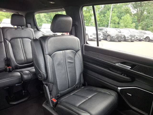 Used 2024 Jeep Wagoneer Series III AWD/4WD image 14