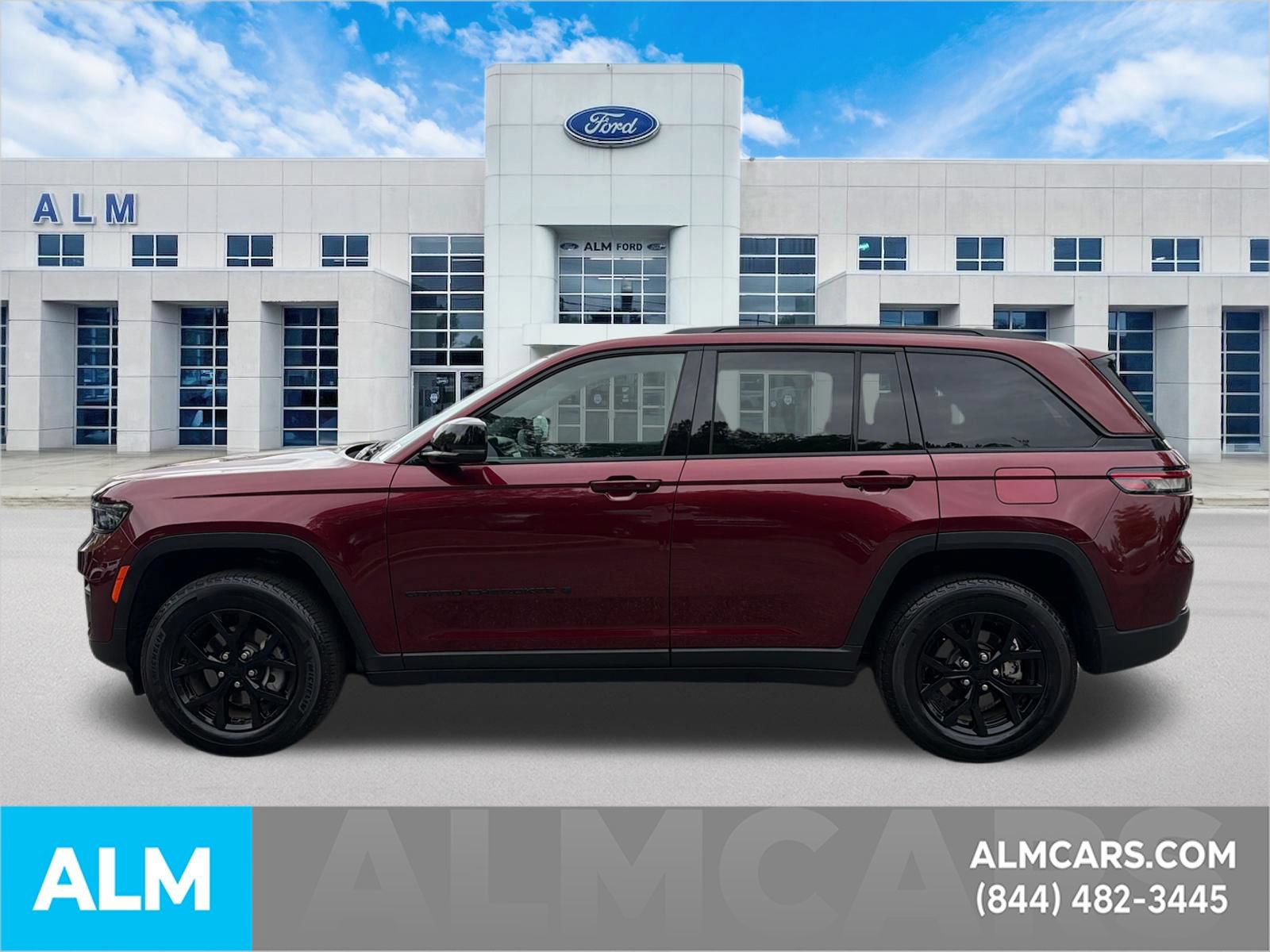 Used 2025 Jeep Grand Cherokee Altitude AWD/4WD image 9