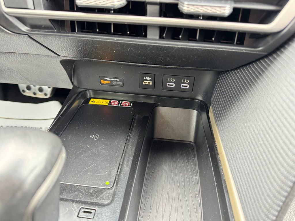 Used 2025 Toyota Camry SE FWD image 25