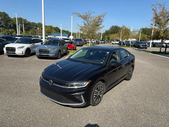 Used 2025 Volkswagen Jetta SE FWD image 12