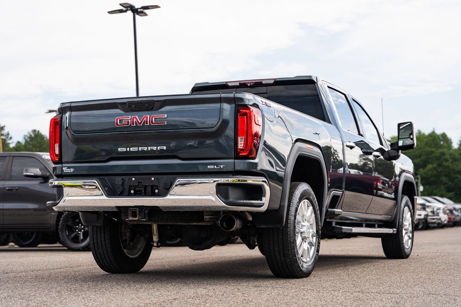 Used 2020 GMC Sierra 3500 SLT w/ SLT Premium Plus Package AWD/4WD image 7