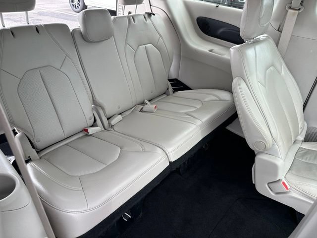 Used 2019 Chrysler Pacifica Touring-L Plus w/ Advanced Safetytec Group FWD image 10