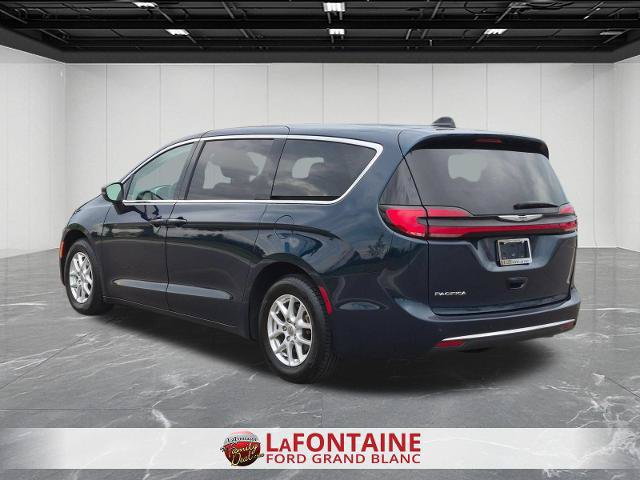 Used 2023 Chrysler Pacifica Touring-L FWD image 3
