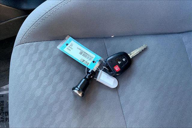 Used 2022 Toyota Tacoma SR image 14