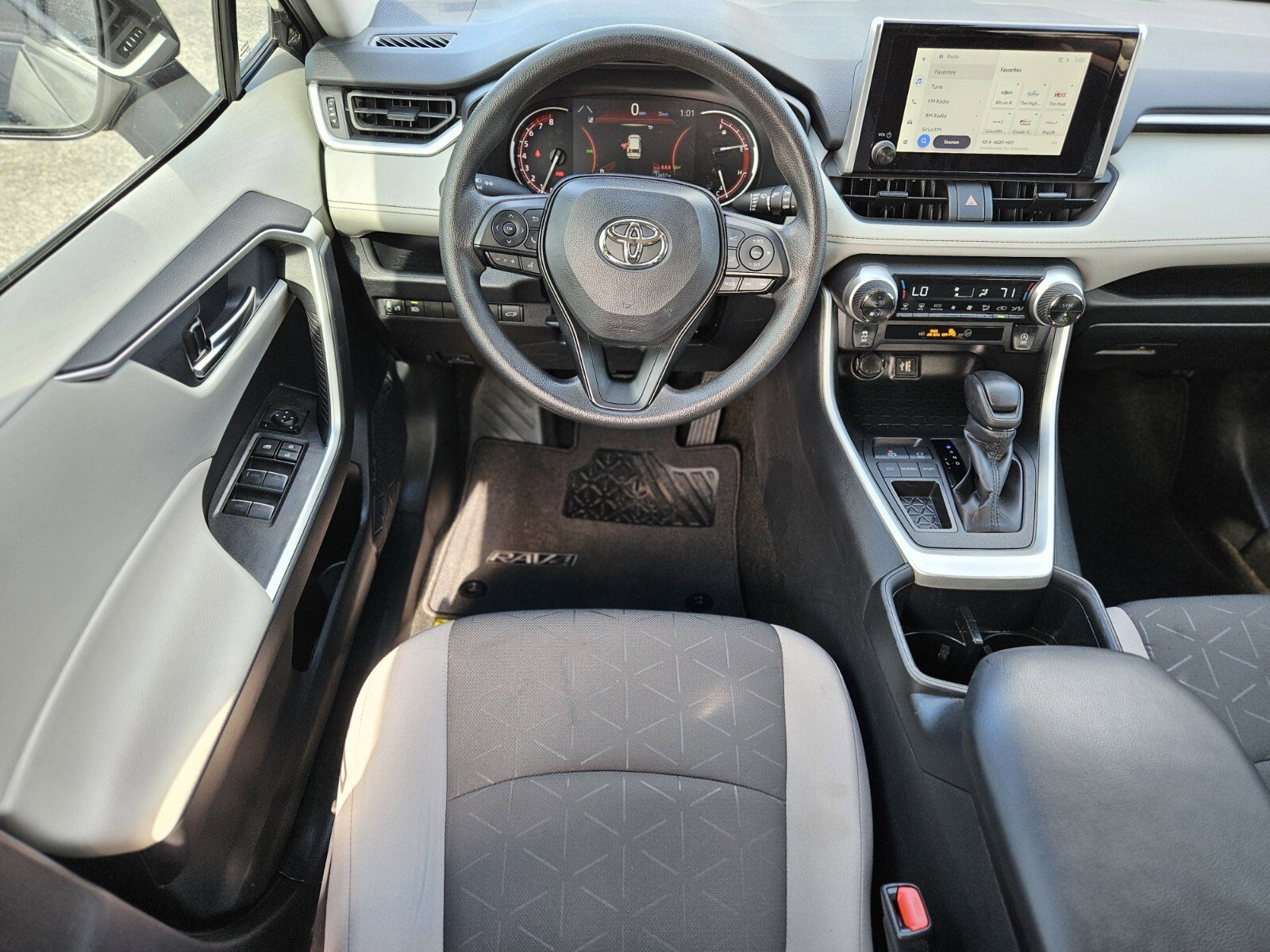 Used 2025 Toyota RAV4 XLE image 14