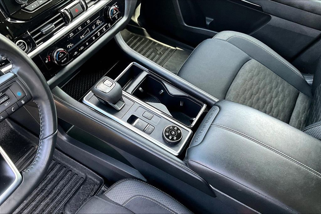 Used 2024 Nissan Pathfinder SV image 15