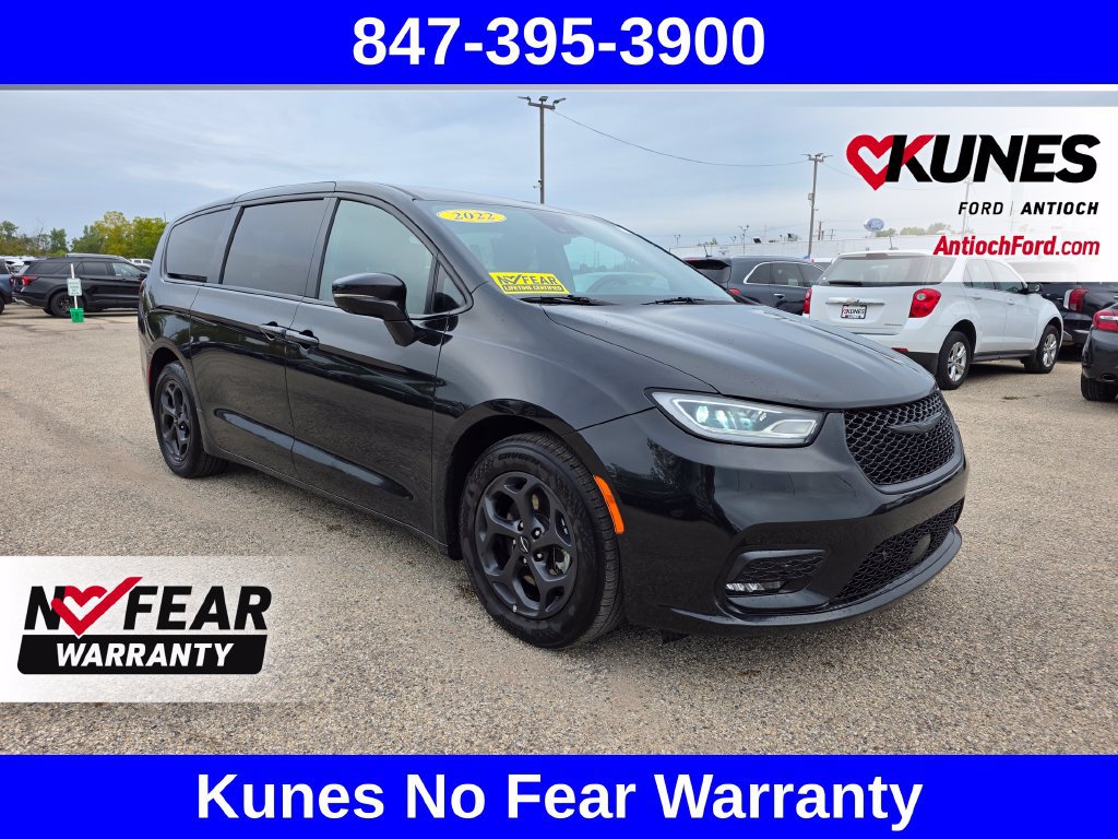 Used 2022 Chrysler Pacifica Touring-L w/ Uconnect Theater Family Group
