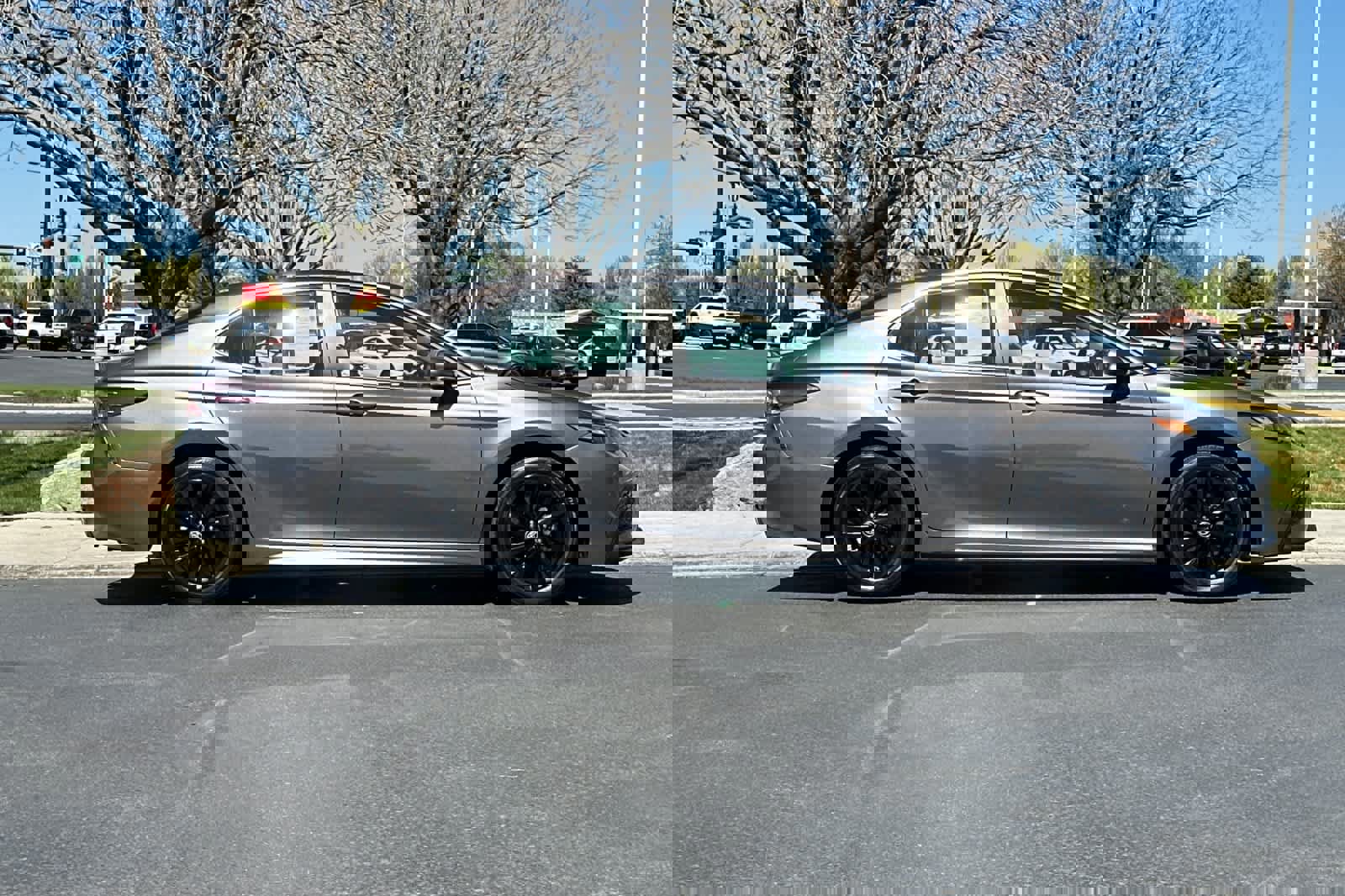 Used 2024 Toyota Camry SE FWD image 6