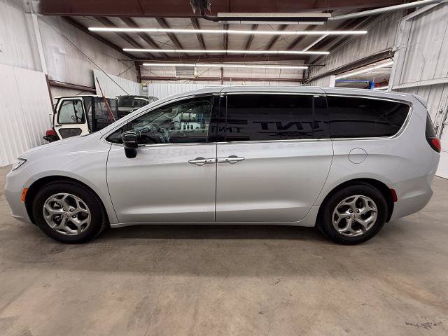 Used 2024 Chrysler Pacifica Limited FWD image 5
