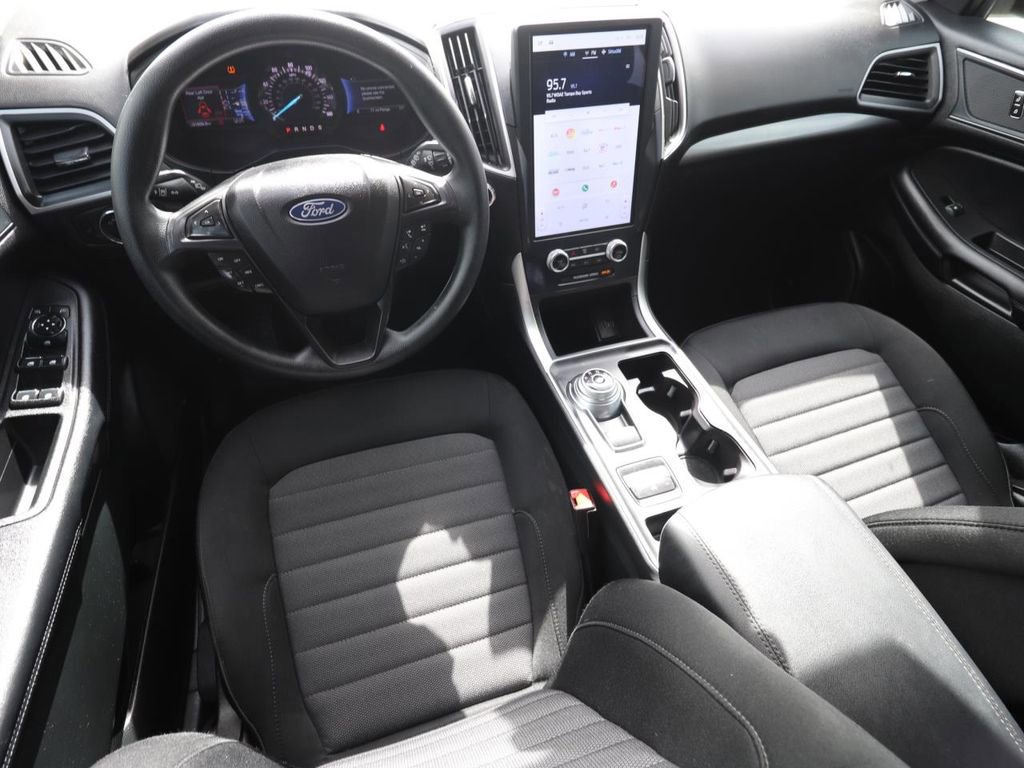 Certified 2023 Ford Edge SE w/ Black Appearance Package image 10