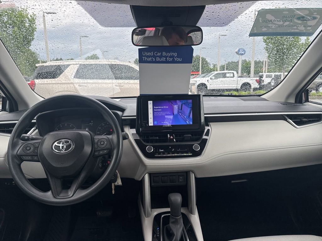 Used 2025 Toyota Corolla Cross L FWD image 23
