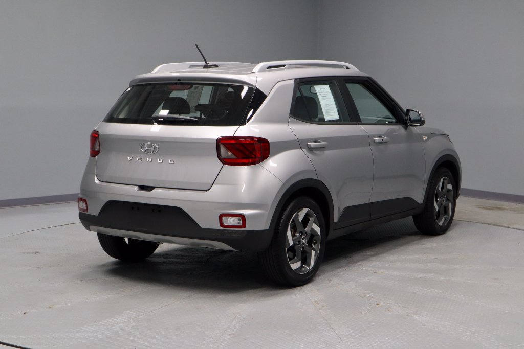 Used 2024 Hyundai Venue SEL FWD image 10