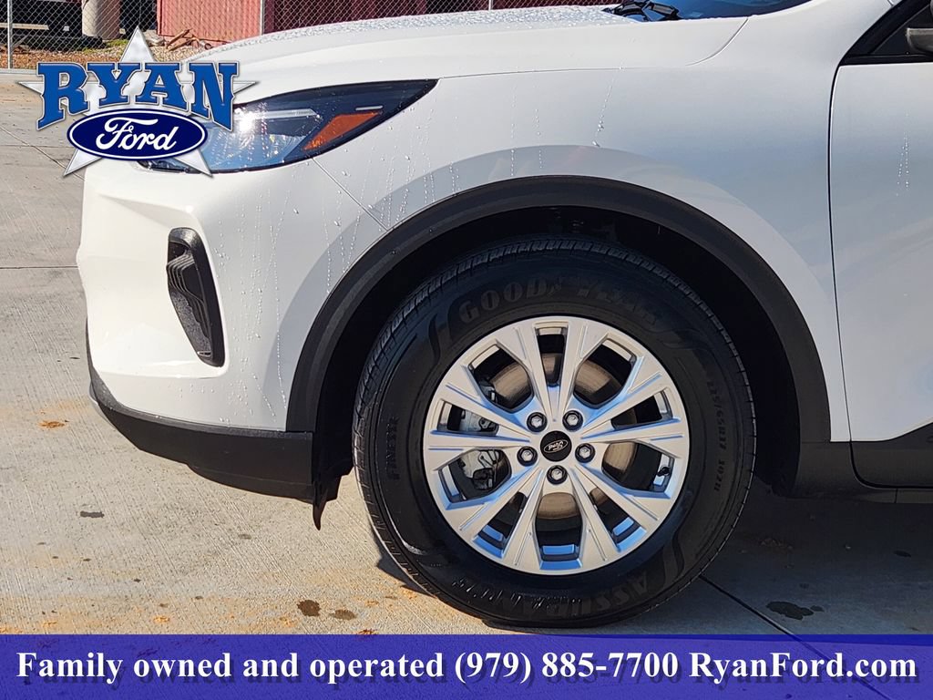 Certified 2025 Ford Escape Active FWD image 5