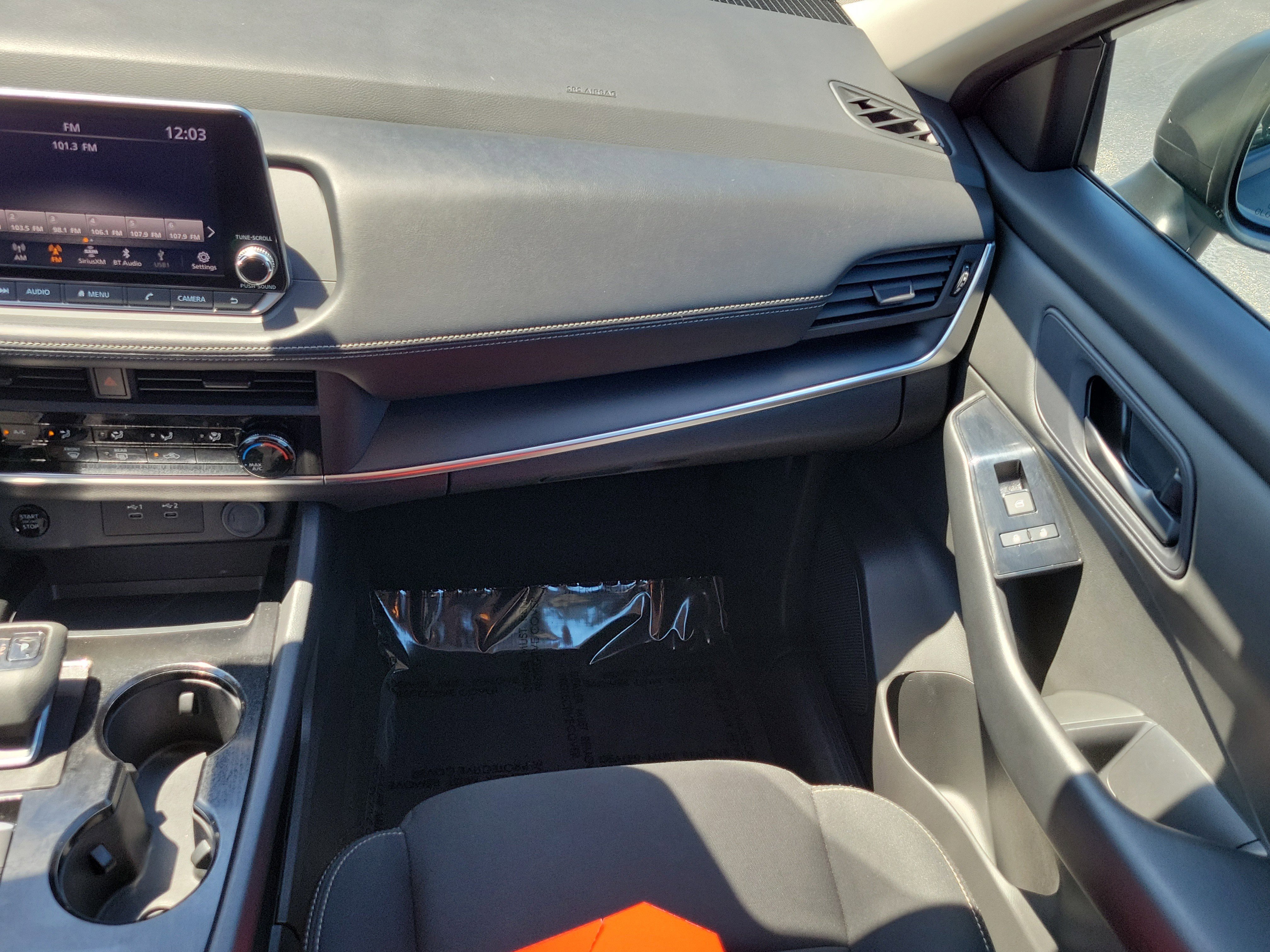 Used 2024 Nissan Rogue S FWD image 15