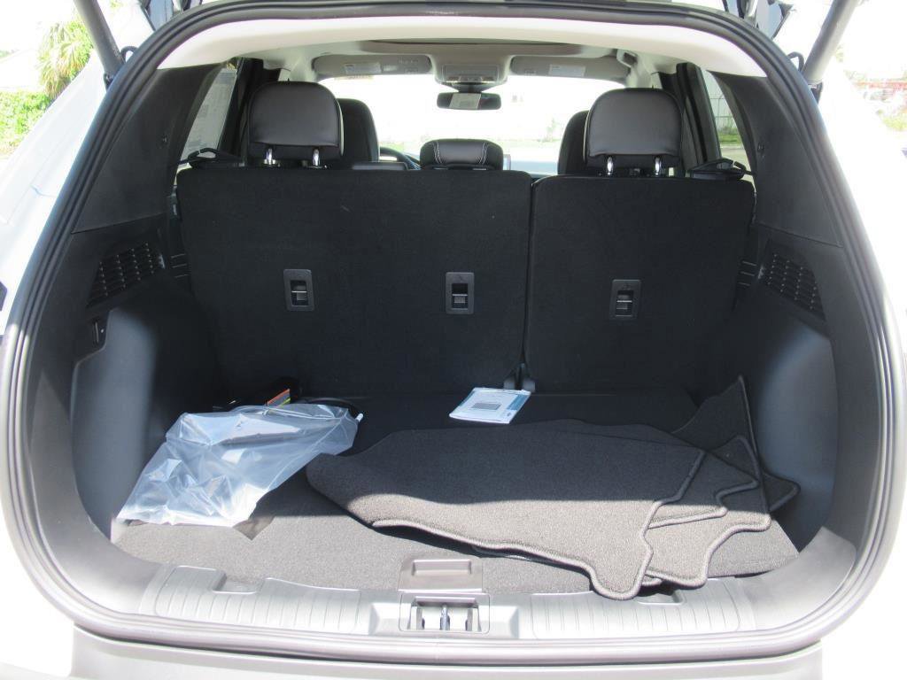 Certified 2024 Ford Escape PHEV w/ PHEV Premium Package image 17