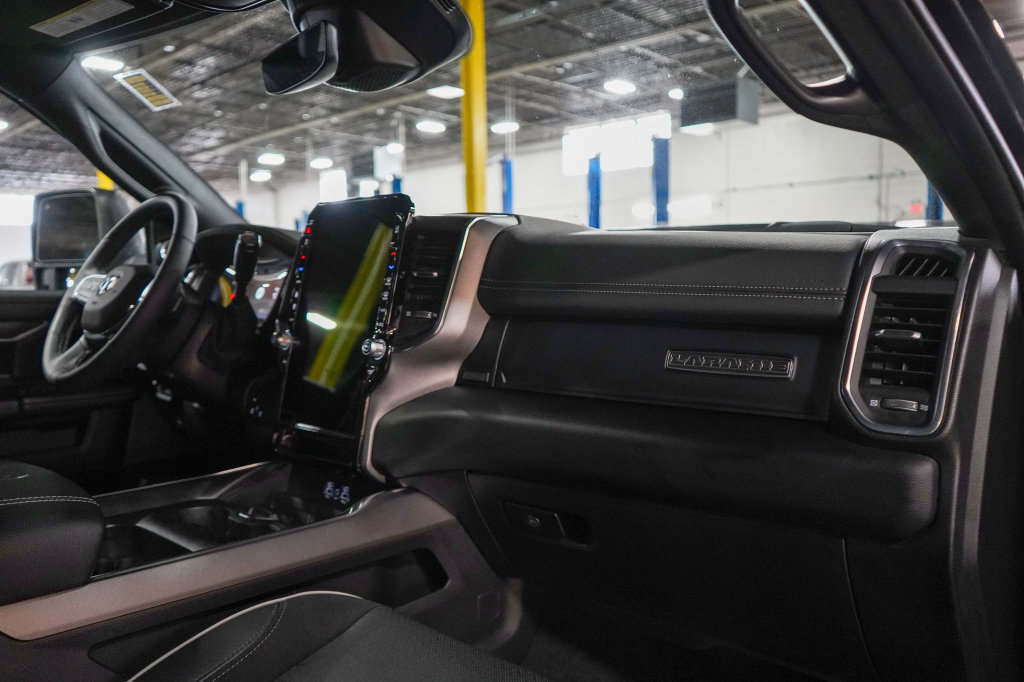 Used 2025 RAM 2500 Laramie AWD/4WD image 26