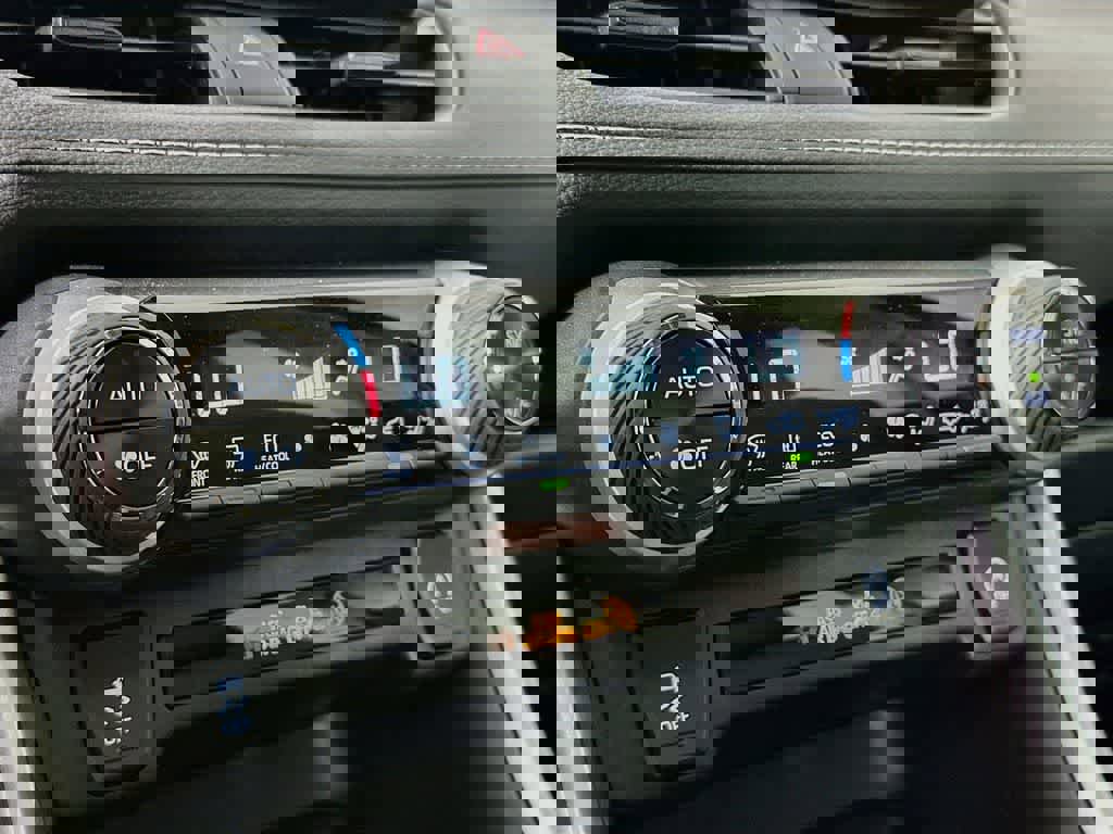 Used 2025 Toyota RAV4 XLE w/ Convenience Package image 18