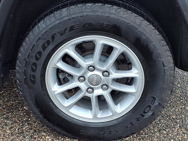 Used 2018 Jeep Grand Cherokee Laredo AWD/4WD image 25