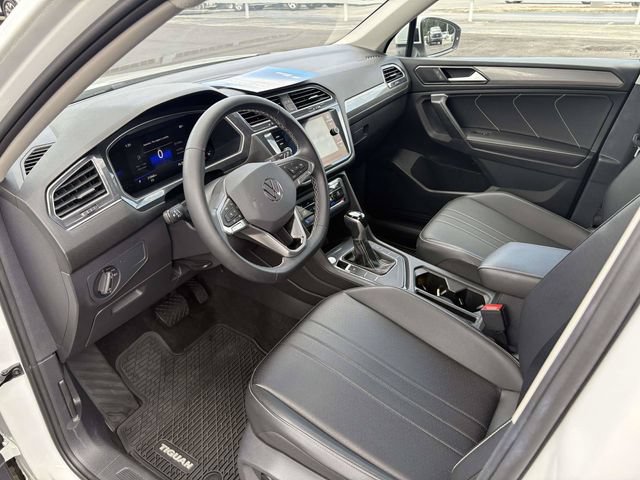 Used 2023 Volkswagen Tiguan SE FWD image 10
