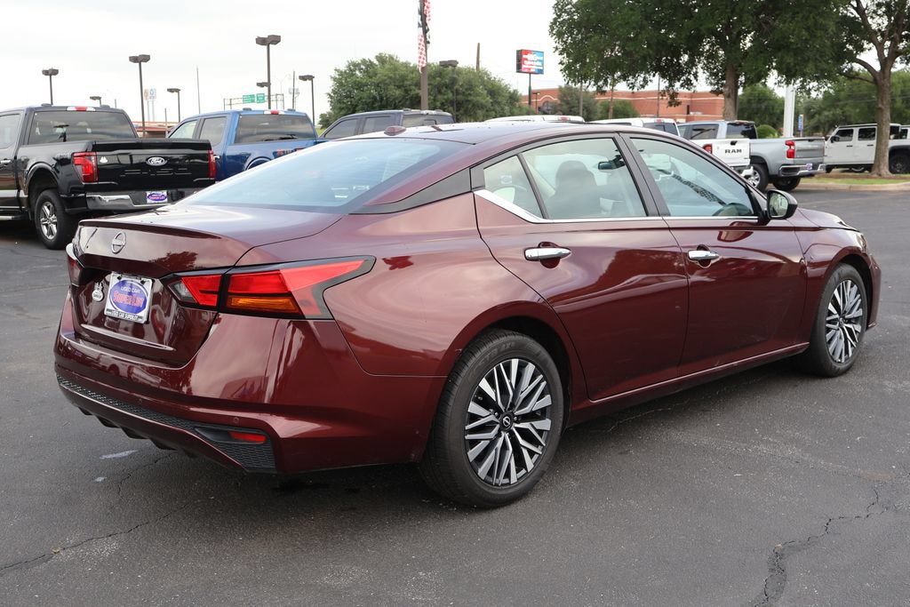 Used 2025 Nissan Altima 2.5 SV FWD image 11