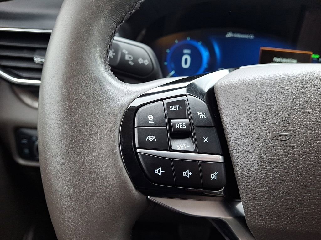 Certified 2022 Ford Explorer Platinum w/ Technology Package image 24