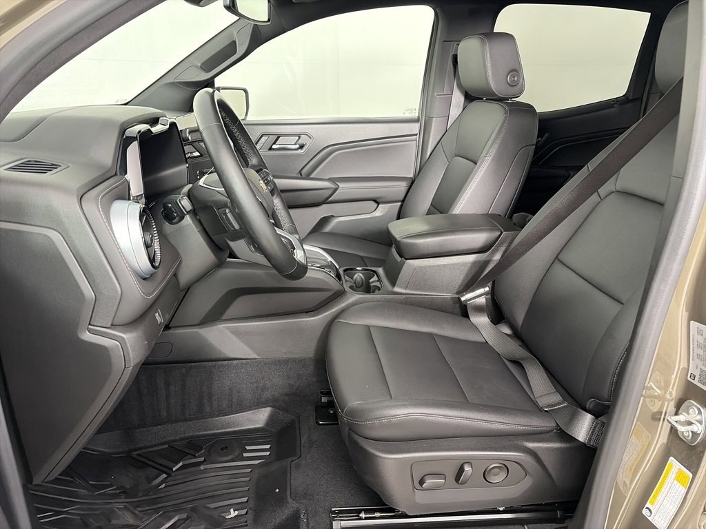 Used 2023 Chevrolet Colorado LT w/ LT Convenience Package III image 11