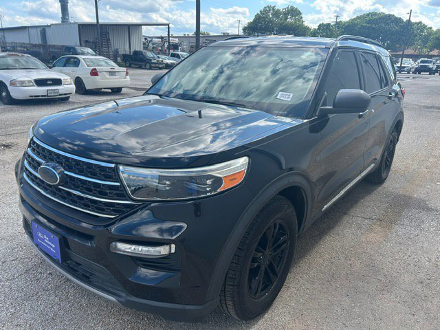 Certified 2021 Ford Explorer XLT w/ Equipment Group 202A RWD image 5