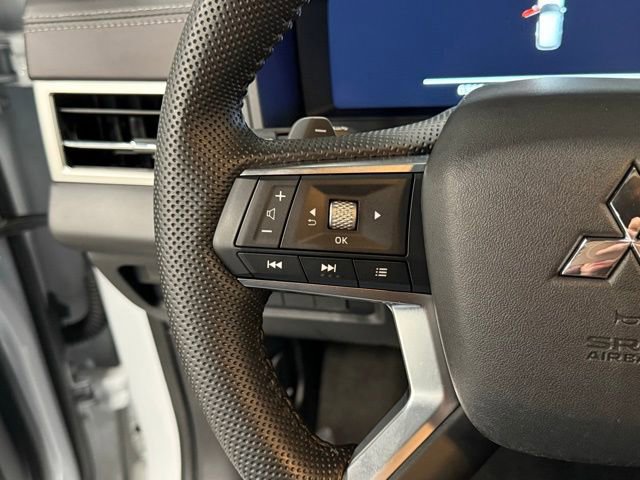 Used 2023 Mitsubishi Outlander SE Black Edition image 17