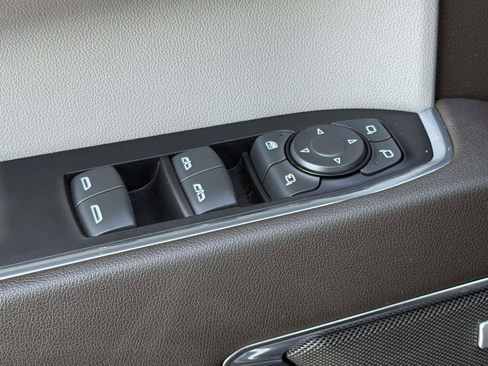 Used 2023 Chevrolet Silverado 1500 LTZ w/ LTZ Premium Package AWD/4WD image 19