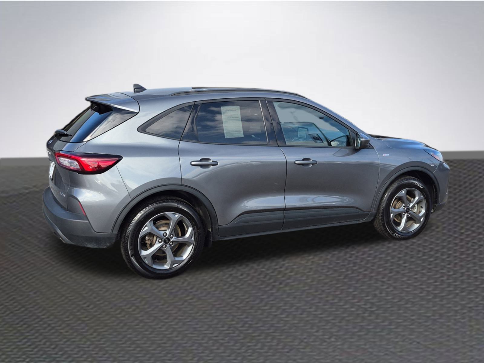 Certified 2025 Ford Escape ST-Line Elite image 4