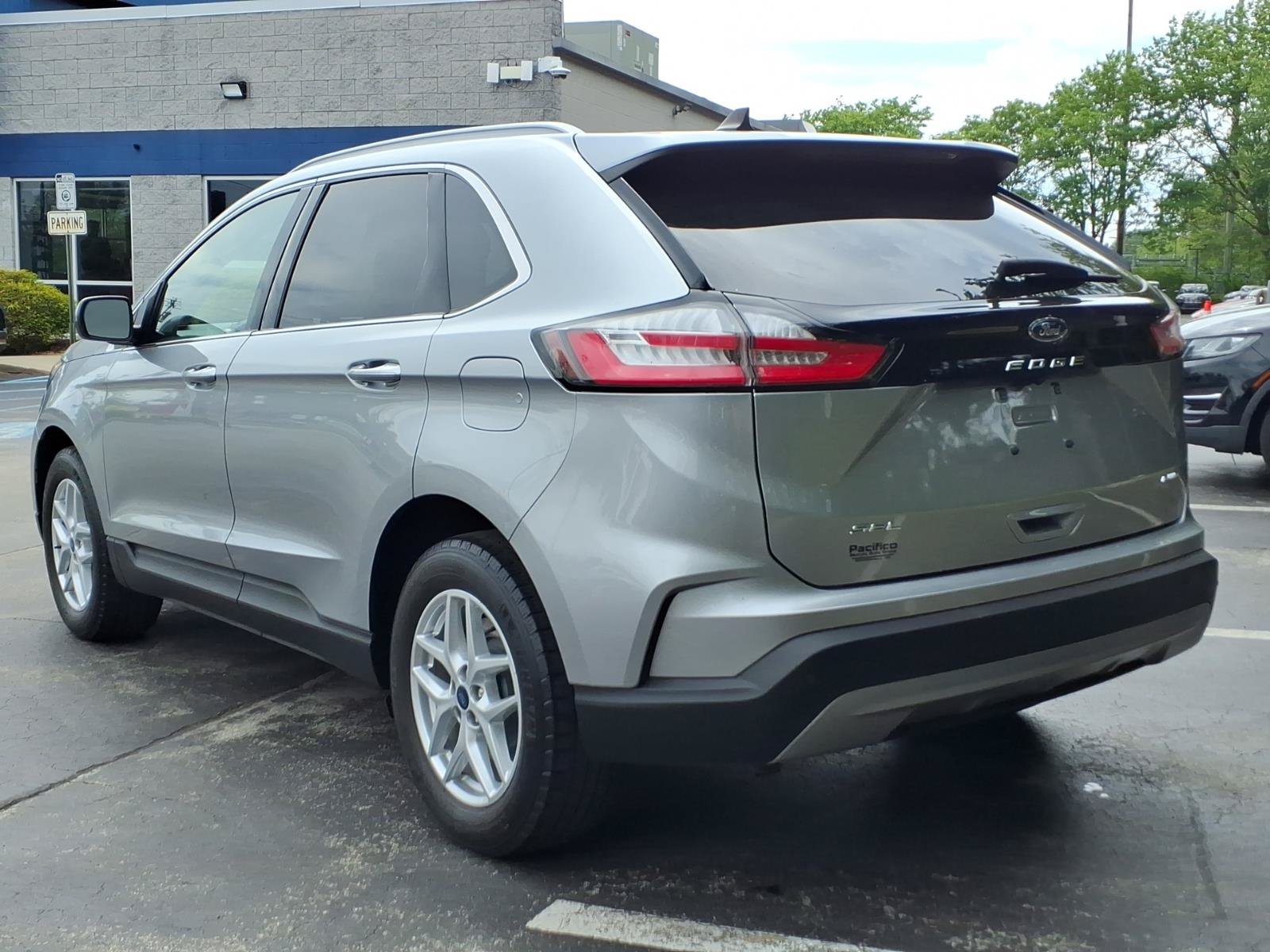 Certified 2022 Ford Edge SEL w/ Convenience Package AWD/4WD image 6