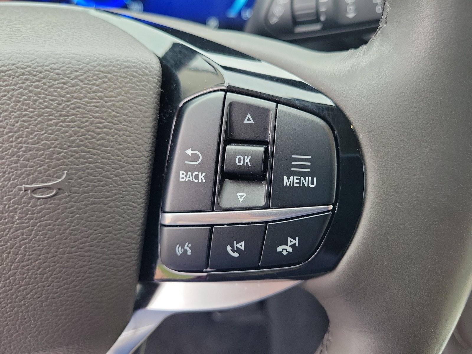 Certified 2023 Ford Explorer Platinum w/ Technology Package AWD/4WD image 23