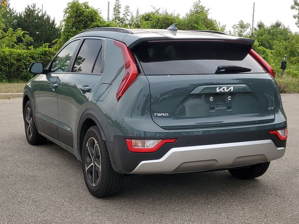 Used 2023 Kia Niro EX FWD image 3