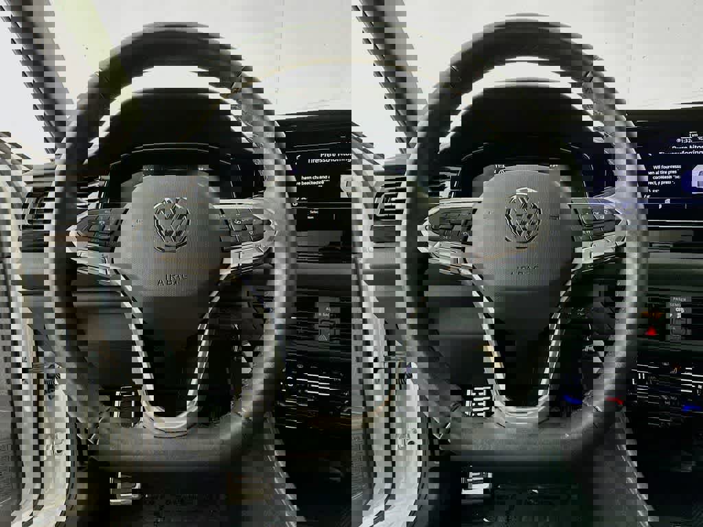 Used 2025 Volkswagen Jetta Sport image 17