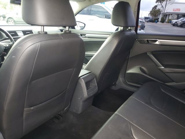 Used 2017 Volkswagen Passat 1.8T R-Line image 12